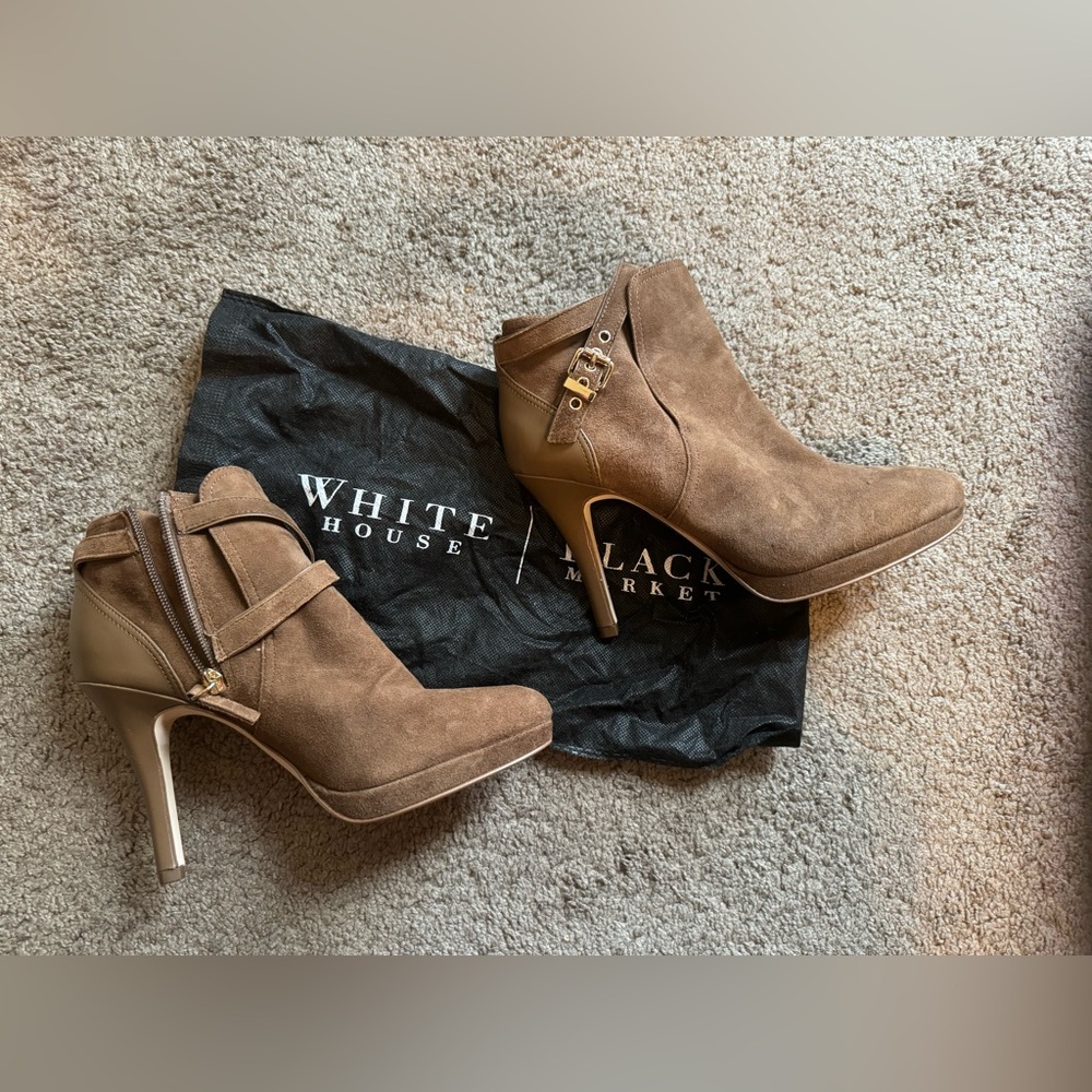 NBW (Never been Worn) White House, Black Market Brown Suede Bootie sz 7.5 M